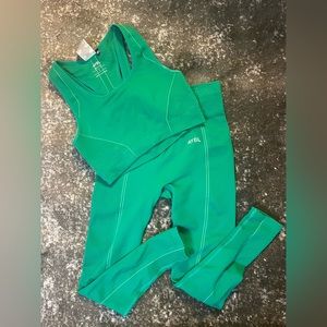 AYBL Reflex Seamless Bra and Legging Set in Emerald (M)